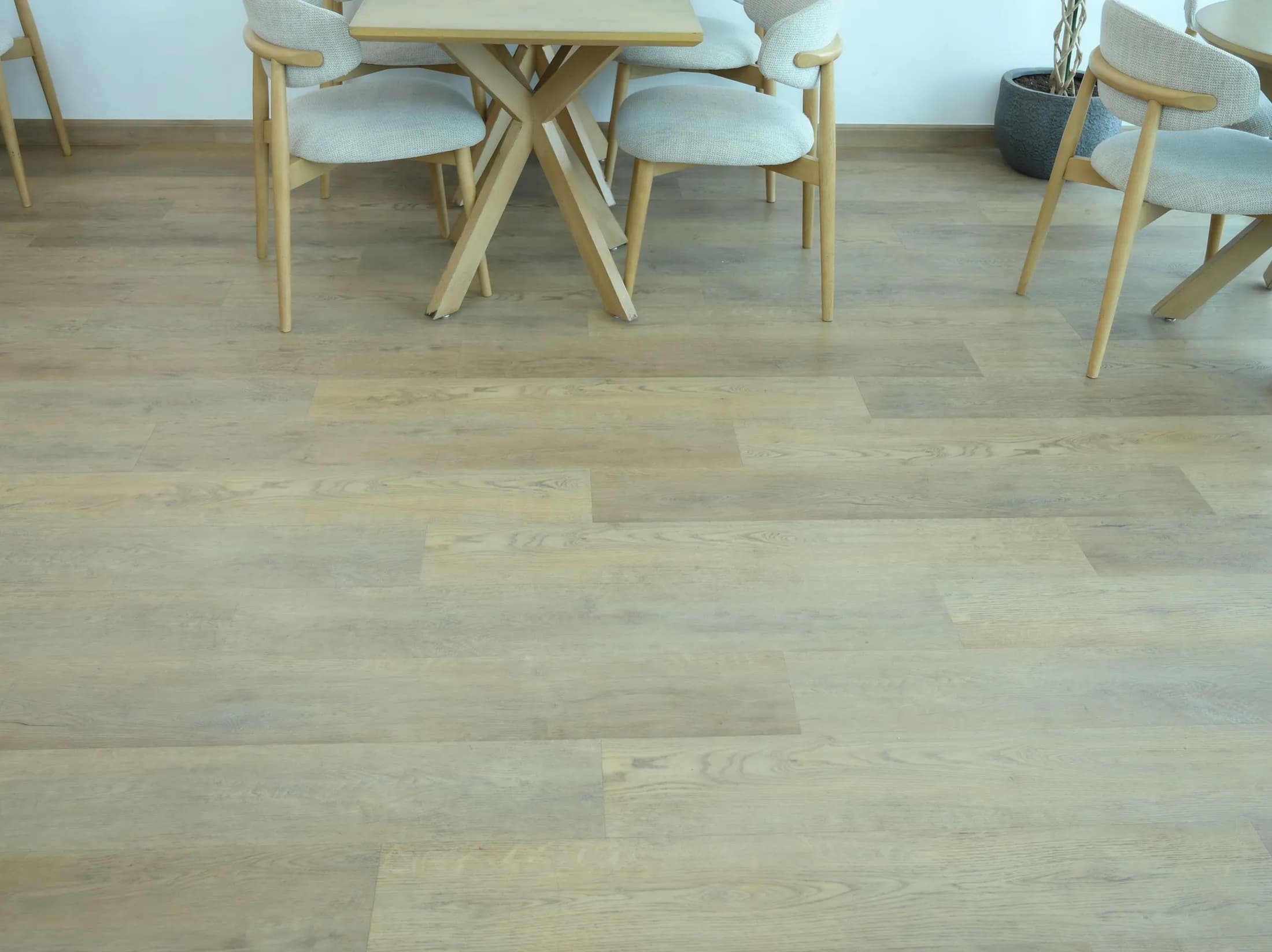A light-oak café floor in Jeddah