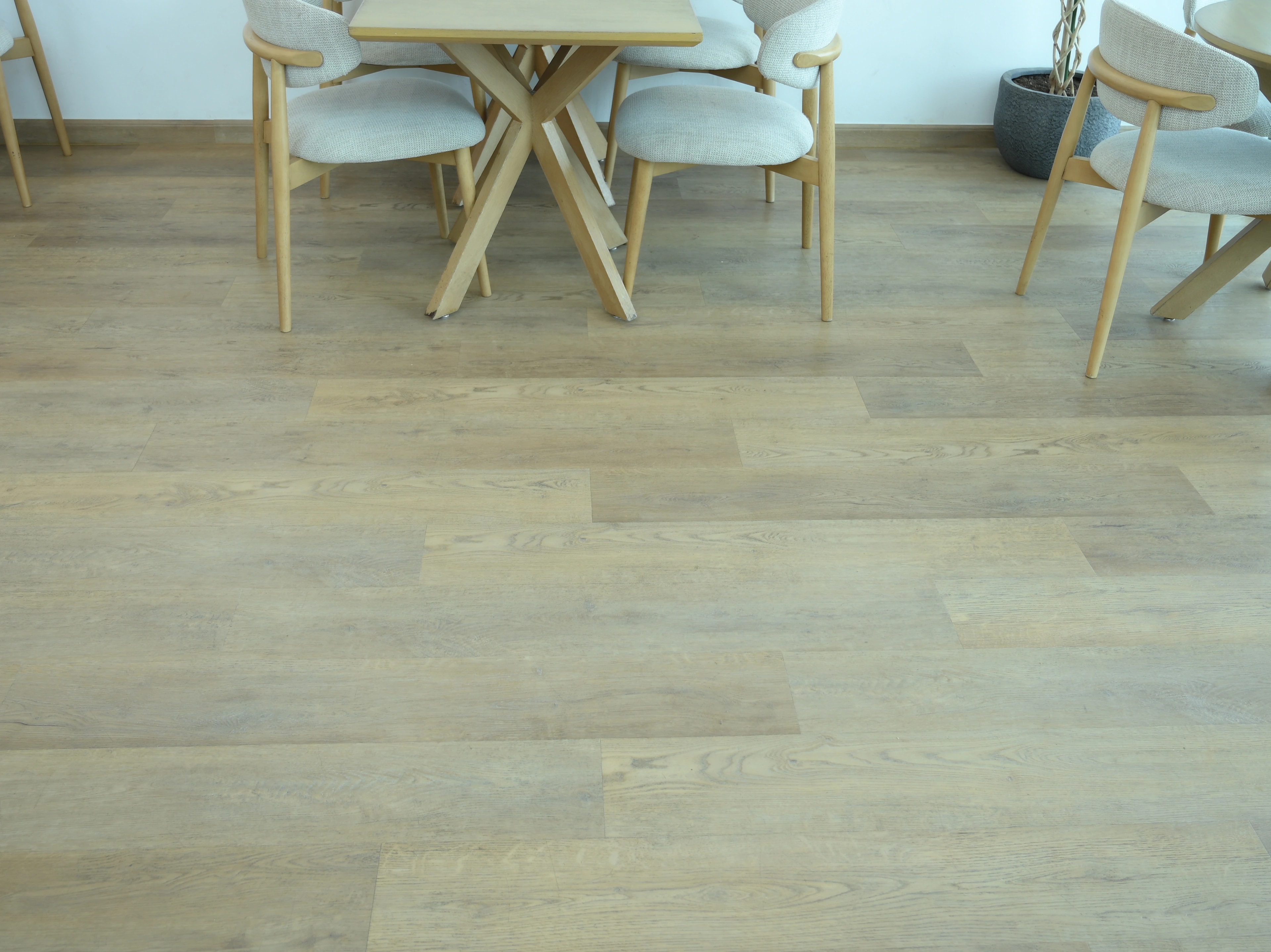 A light-oak café floor in Jeddah