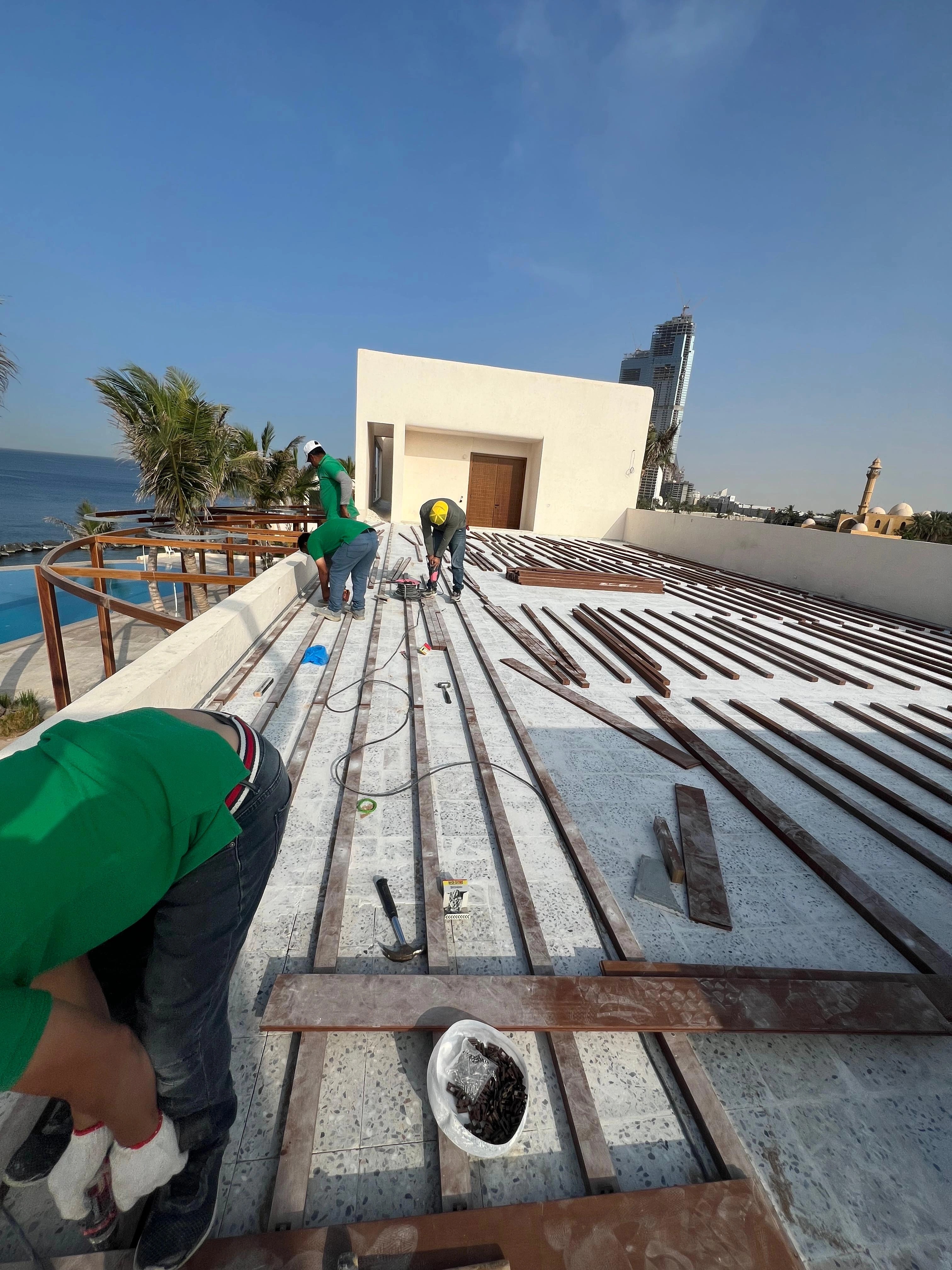 Terrace boards being fixed progressively along the waterfront axis